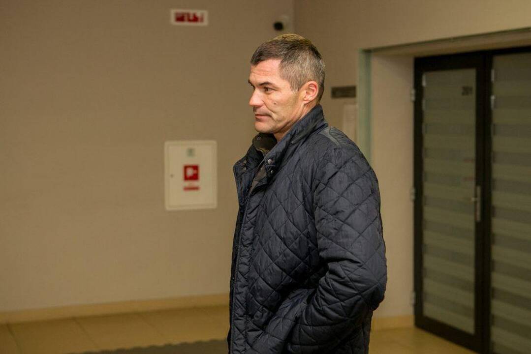 Tarnyba: Jonavos policininkai V.S. ir V.A. pateko į Lietuvos teismų istoriją išsiųsti patikrinti pranešimo apie neadekvačiai kelyje Jonava-Kaunas besielgiantį asmenį.
