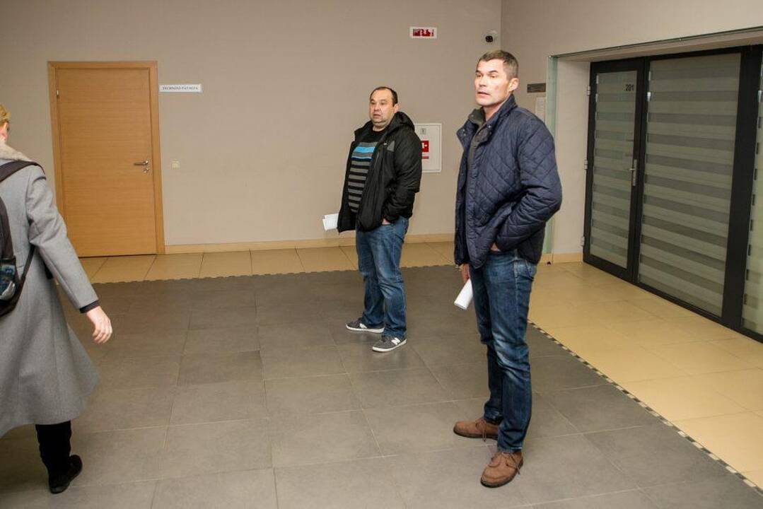 Tarnyba: Jonavos policininkai V.S. ir V.A. pateko į Lietuvos teismų istoriją išsiųsti patikrinti pranešimo apie neadekvačiai kelyje Jonava-Kaunas besielgiantį asmenį.