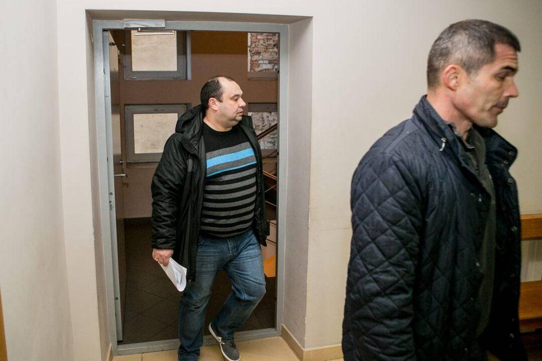 Tarnyba: Jonavos policininkai V.S. ir V.A. pateko į Lietuvos teismų istoriją išsiųsti patikrinti pranešimo apie neadekvačiai kelyje Jonava-Kaunas besielgiantį asmenį.