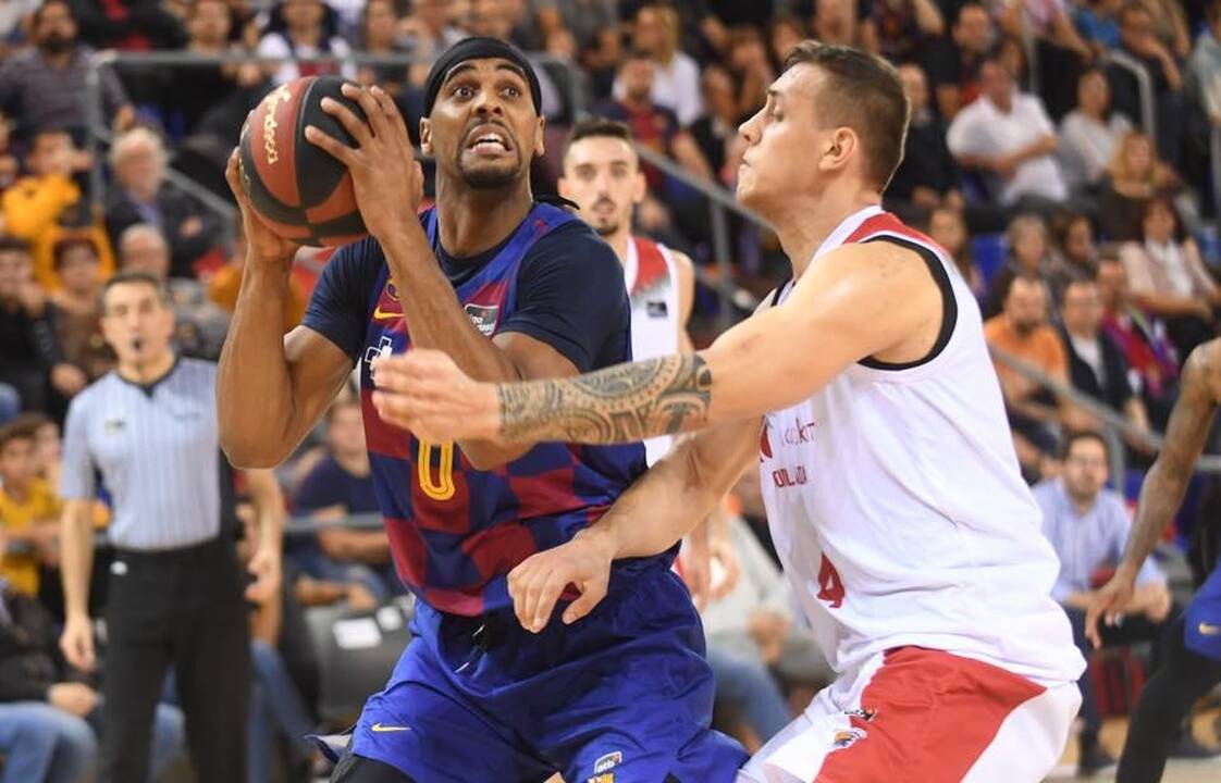Ginklai: B.Daviesas (su kamuoliu), drauge su iš NBA persikėlusiu brangiausiu Eurolygos žaidėju N.Mirotičiumi, yra didžiausia "Barcelona" grėsmė po krepšiais.