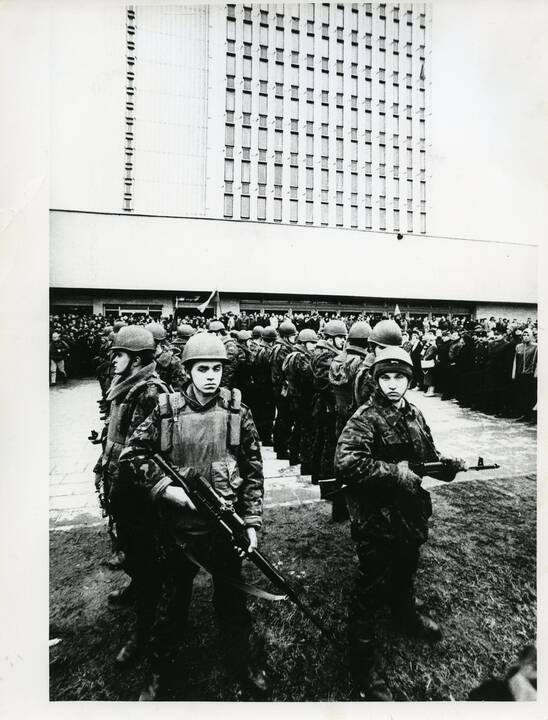 Malšintojai: sovietų tankai ir kariai Vilniuje Sausio agresijos dienomis. 
