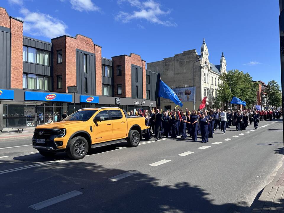 Uostamiestyje – Dainų šventė