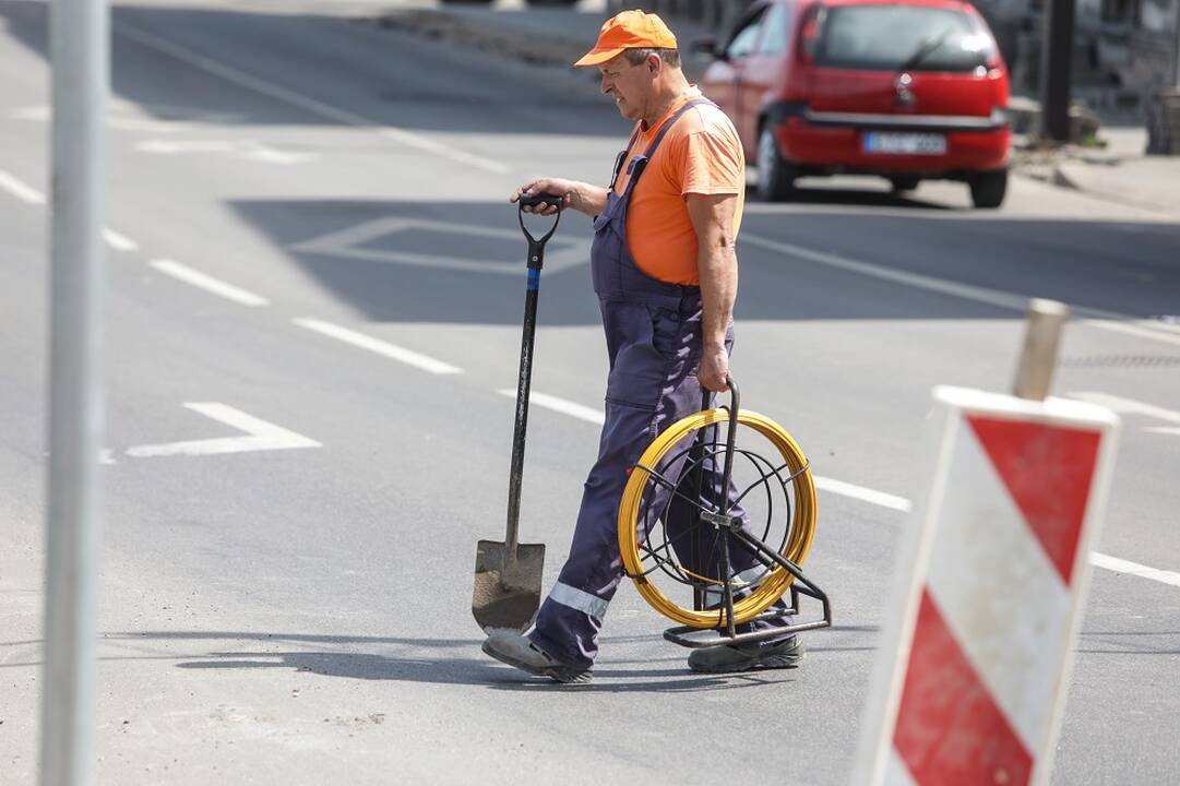 Praneša apie prasidedančius tvarkymo darbus magistralėje ties Kaunu