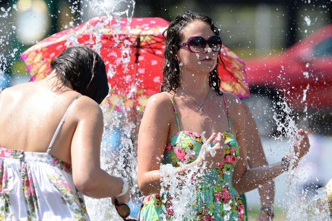 Kaitra nesitraukia – pirmadienį laukia karščiausia šios vasaros diena  