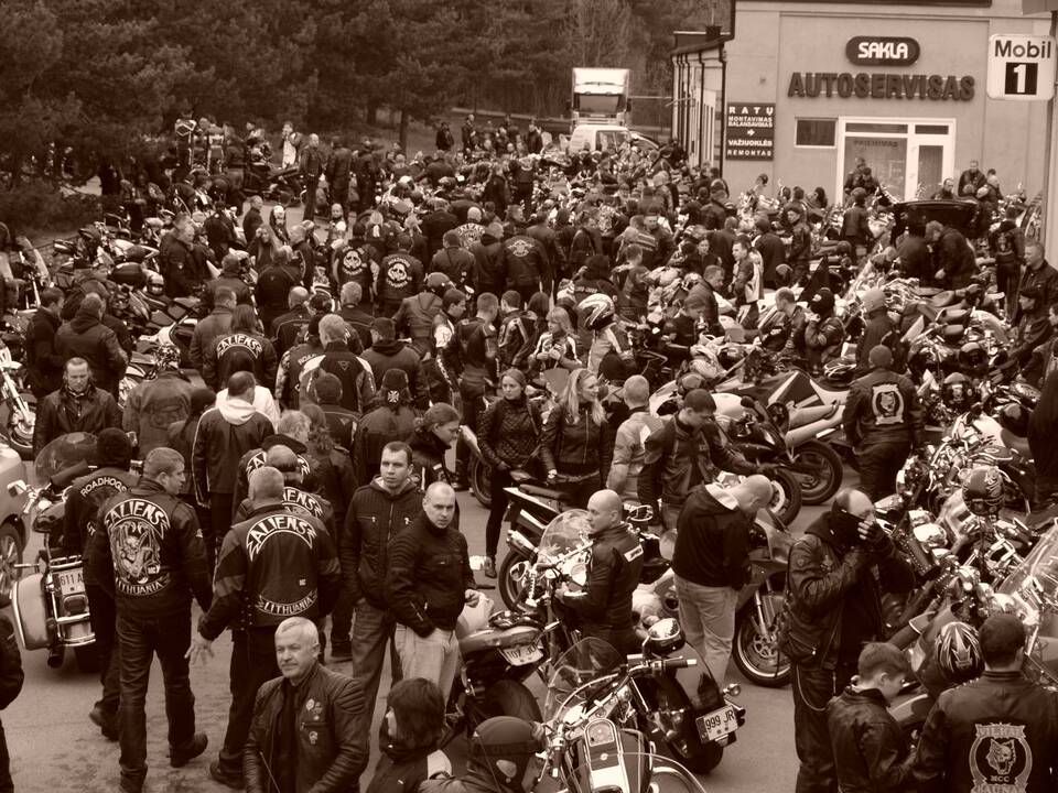Tradicija: jau 32 metus Lietuvos motociklininkų sezono atidarymo pradžia skelbiama pirmąjį gegužės šeštadienį.