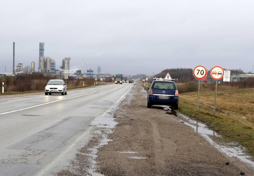 Greitis: kelyje į Dituvą vairuotojai nebežino kokiu greičiu važiuoti – pasipylus baudoms, keli šimtai vairuotojų ketina teisme išsiaiškinti kokia eismo reguliavimo schema galiojo magistraliniame kelyje.