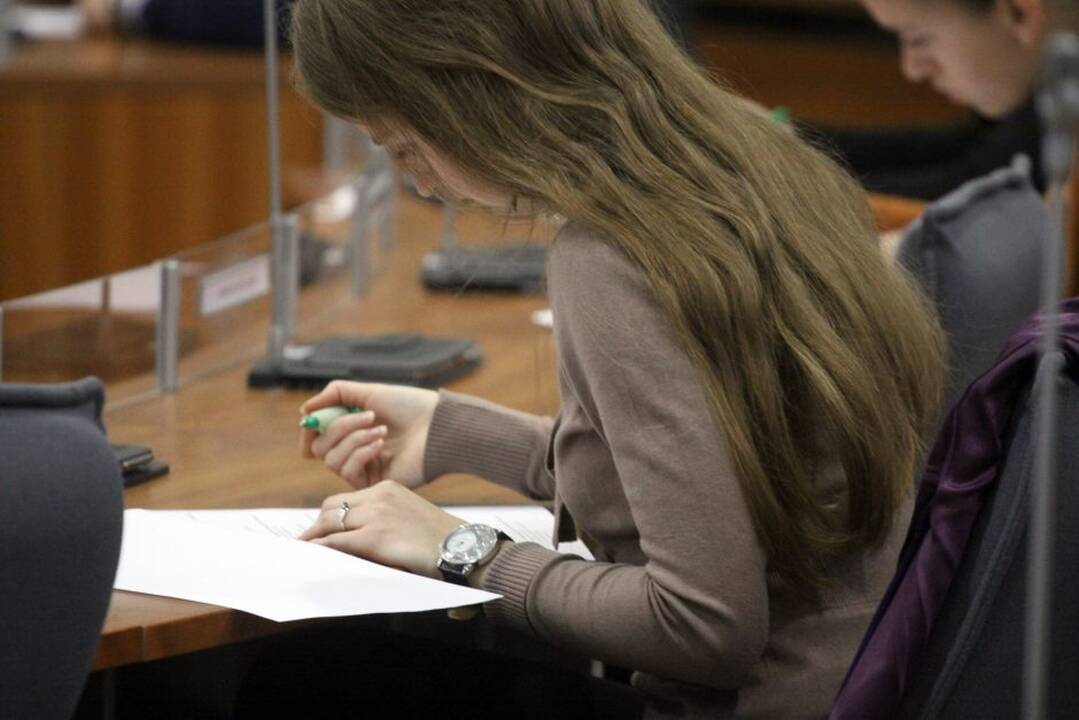 Šiauliuose premijomis apdovanos geriausius abiturientus
