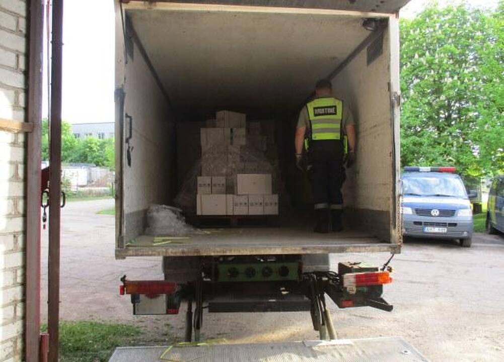 Muitininkai sulaikė beveik 100 tūkst. eurų vertės nelegalių pesticidų siuntą