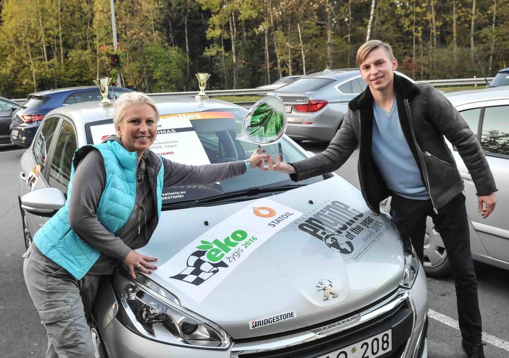 Taupumas: Renatos Odinienės ir Aivaro Dementjevo vairuojamas „Peugeot“ 100 km sudegino 3,67 l dyzelinio kuro
