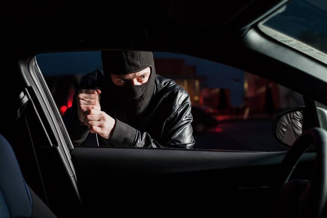 Kaunietis pranešė policijai: dingo Šiaurės prospekte stovėjęs „Mercedes-Benz“