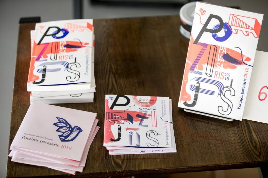 Nežinomieji: kol kas dar neskelbiama nei "Poezijos pavasario" programa, nei laureato, kurį papuoš tradicinis ąžuolo vainikas, pavardė.