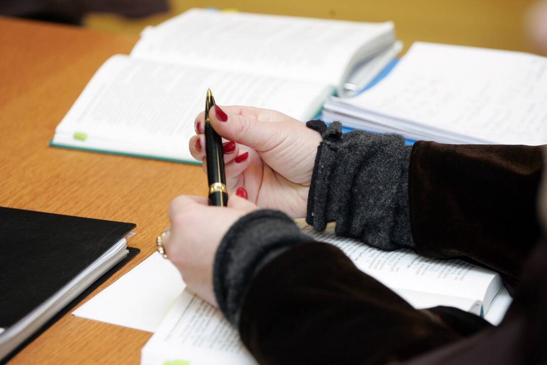 Prašo iš kaunietės konfiskuoti 700 tūkst. eurų vertės turtą: namus ir butą įgijo neteisėtai?