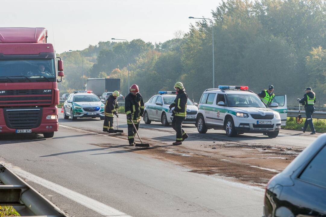 Masinė avarija prie "Megos"