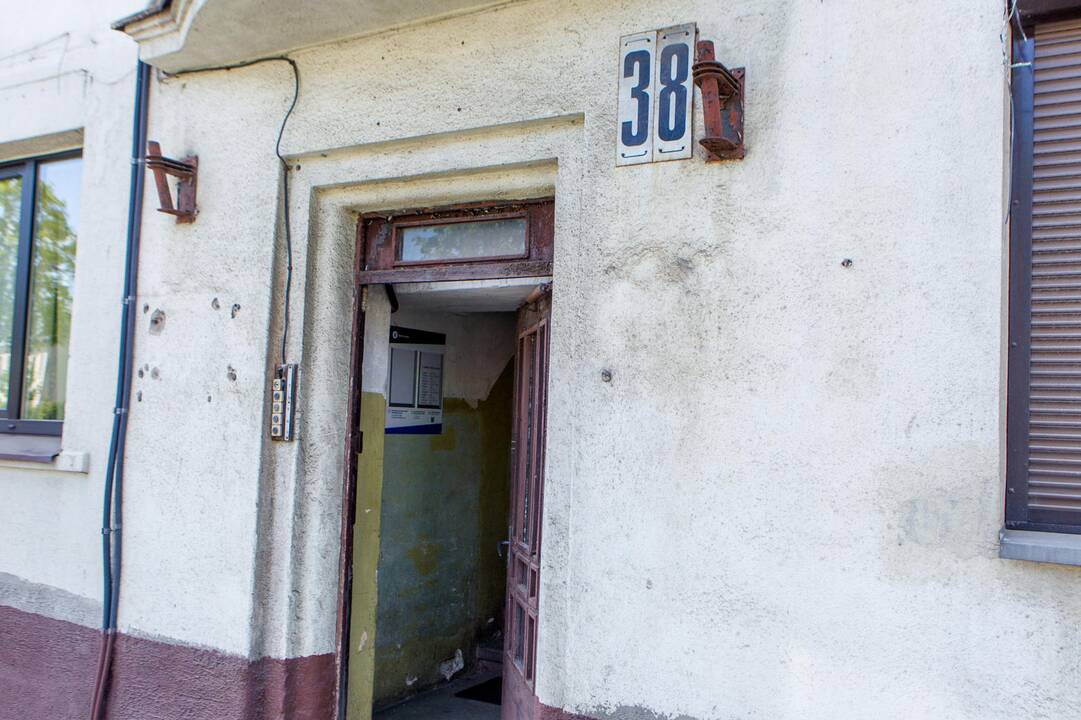 Kaune dėl statybos darbų ėmė griūti pastatas