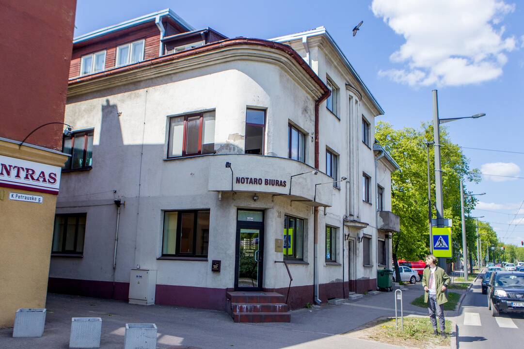 Kaune dėl statybos darbų ėmė griūti pastatas