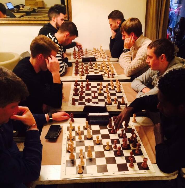 „Trakai“ žaidė šachmatais ir reiškė paramą M. Carlsenui