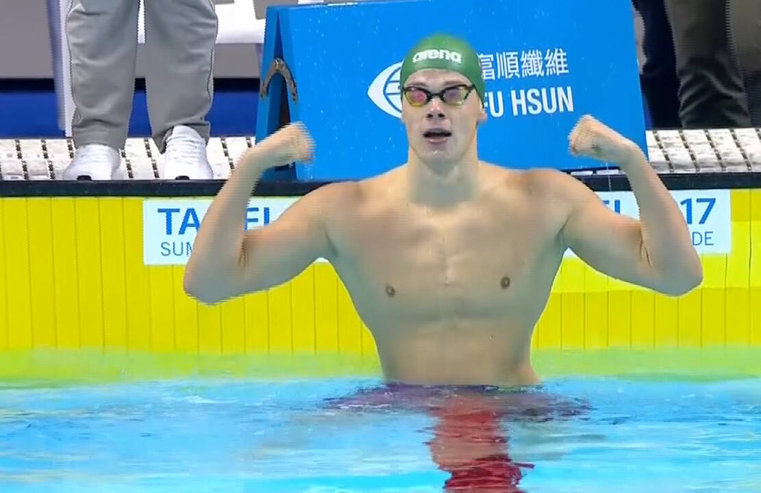 Danas Rapšys (viduryje)