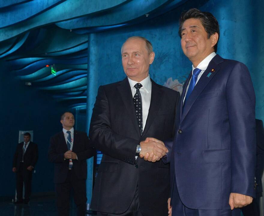 Japonijos premjeras ragino V. Putiną pradėti naują santykių erą
