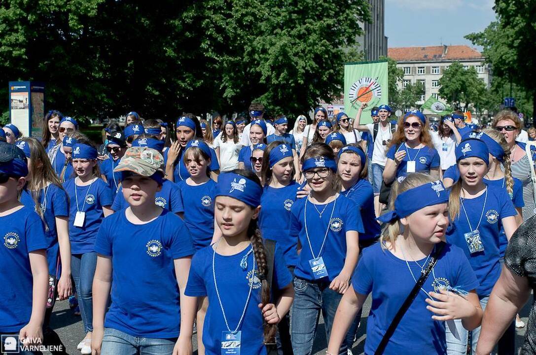 Charizmatiška: N.Katamadzė vos uždainavusi pavergia ištisas gerbėjų minias.