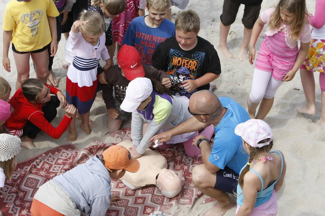 Gelbėtojai poilsiautojus mokė saugaus elgesio