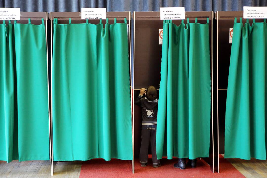 Policijai pranešta apie šešis galimus rinkimų pažeidimus