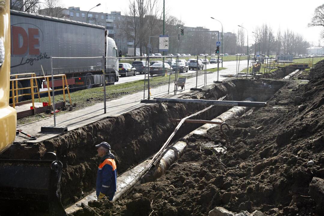 Startas: Klaipėdoje jau rengiamasi šilumos tinklų remontui, Mokyklos g. pradedami paruošiamieji darbai.