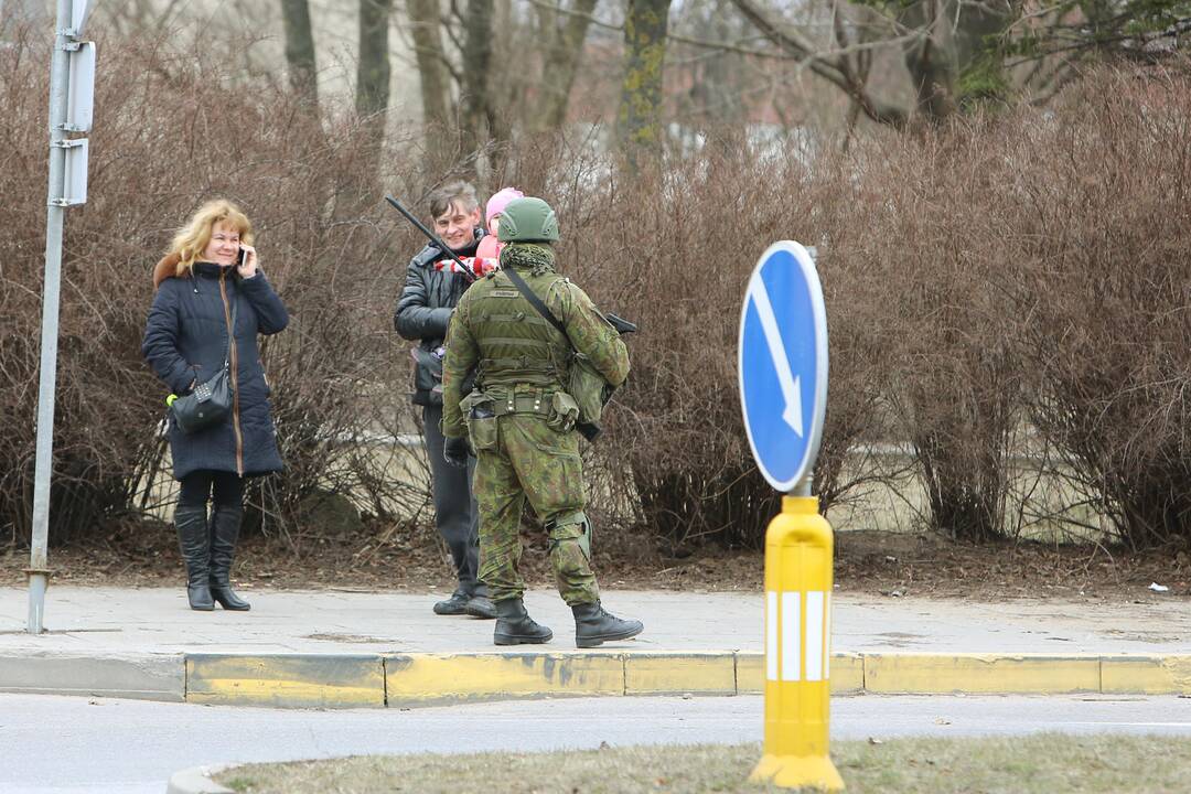 Kariškiai tikino, kad dauguma žmonių buvo jų atžvilgiu nusiteikę geranoriškai.