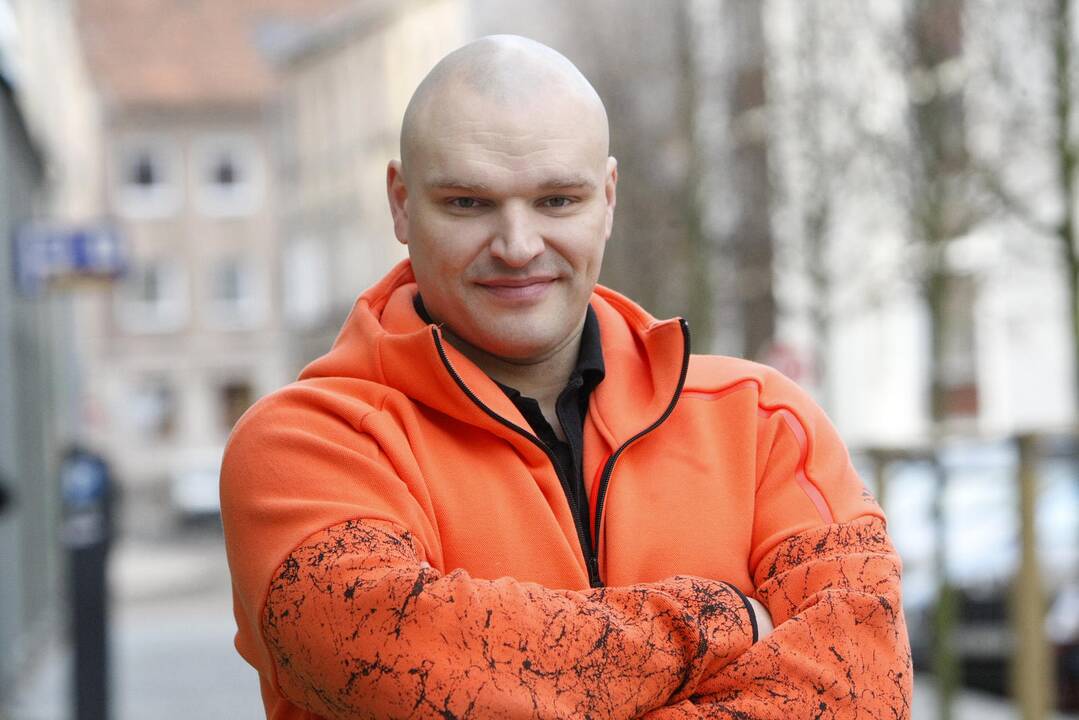 Pasiūla: socialiniame tinkle "Facebook" savaitgalį buvo galima rasti ne vieną skelbimą, siūlantį įsigyti alkoholio. Po kiek laiko jie buvo ištrinti.