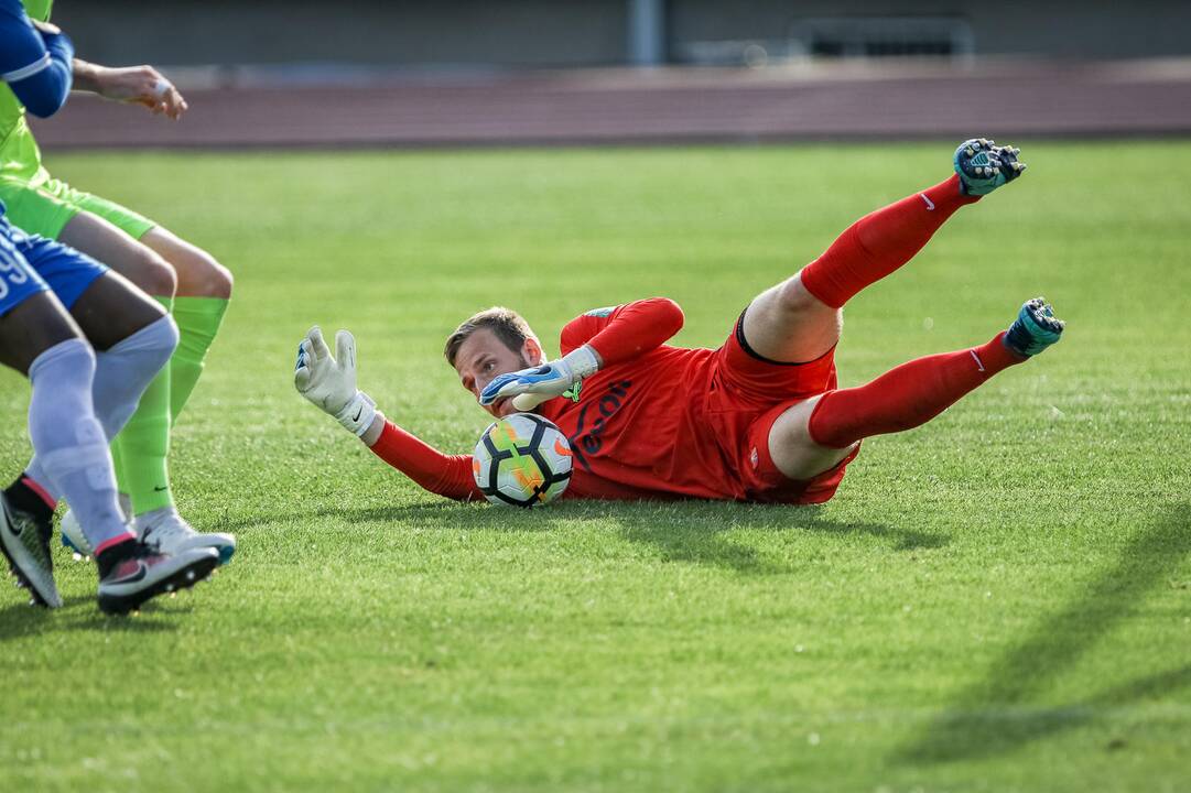 Neįtikino: Vilniaus "Žalgirio" ekipai sunkiai sekėsi įrodyti pranašumą prieš futbolo mėgėjus iš Farerų salų.