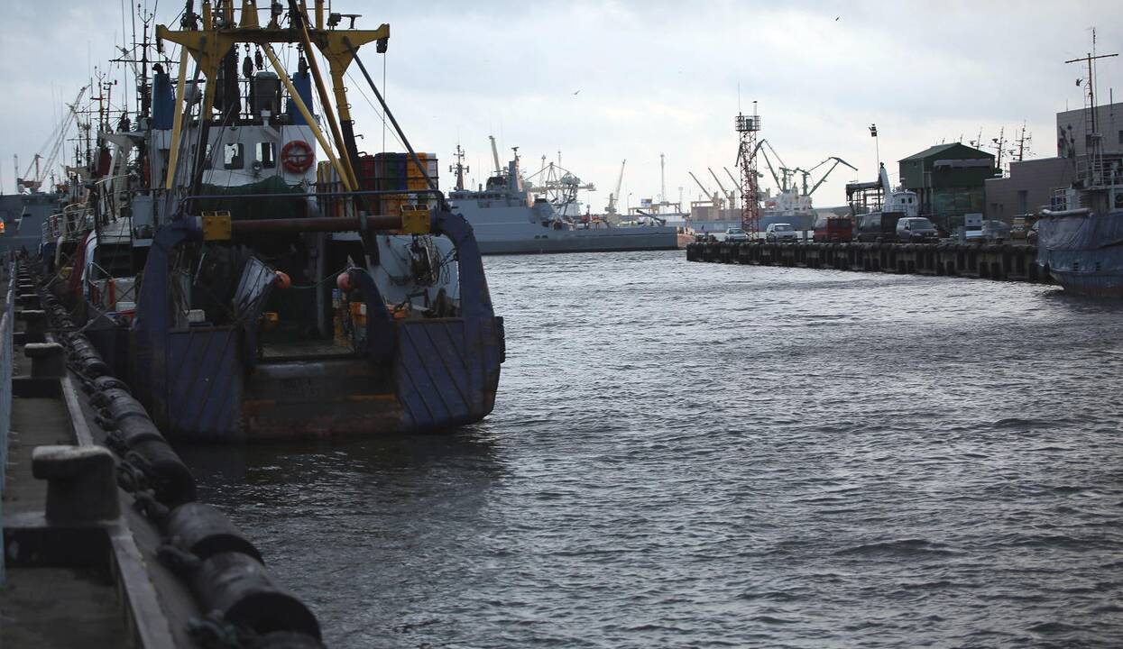 Nenormalu: menkių žvejai tik apie mėnesį per metus žvejoja, o kitą laiką stovi uoste, nes trūksta kvotų.