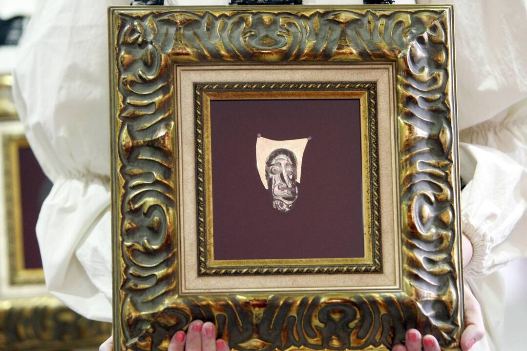 Apdovanojimas: „Padėkos kaukė“ – pagarbos ir dėkingumo ženklas Klaipėdoje kuriantiems teatralams.