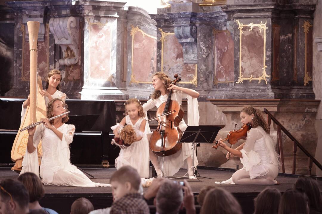 Šeimyninis: į ansamblį „Regnum Musicale“ susibūrė seserys.