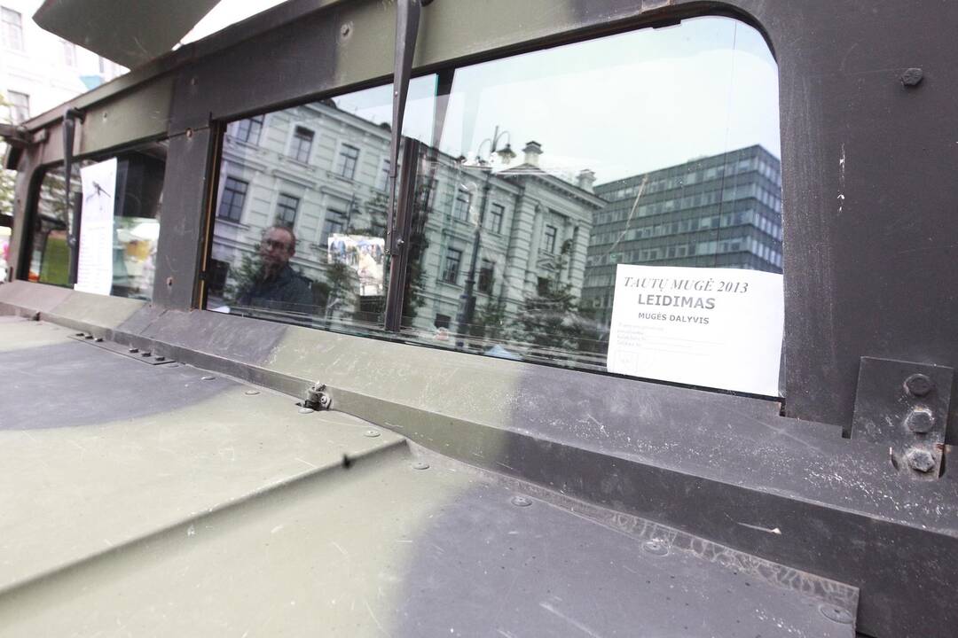 Lukiškių aikštėje - tikri šautuvai ir kareiviai