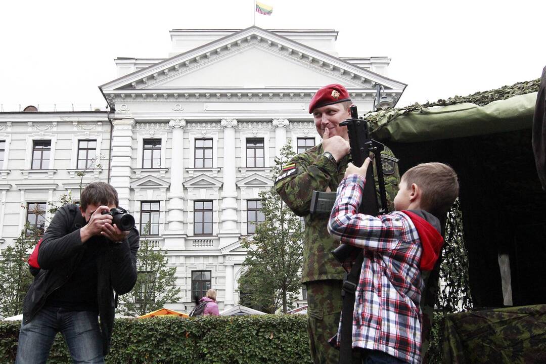 Lukiškių aikštėje - tikri šautuvai ir kareiviai