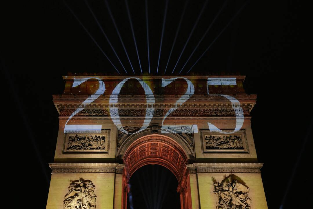 Pasaulis pasitinka 2025-uosius metus 