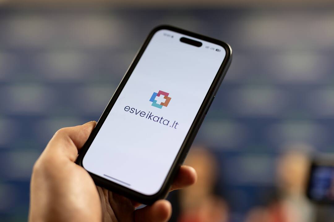 Vos paleistai e. sveikatos programėlei – kritika: ji yra griozdiška