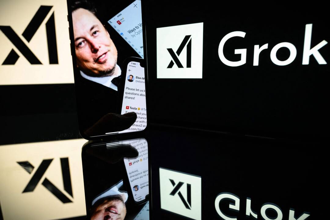 Muskas pristatė trečiąją DI pokalbių roboto „Grok“ versiją
