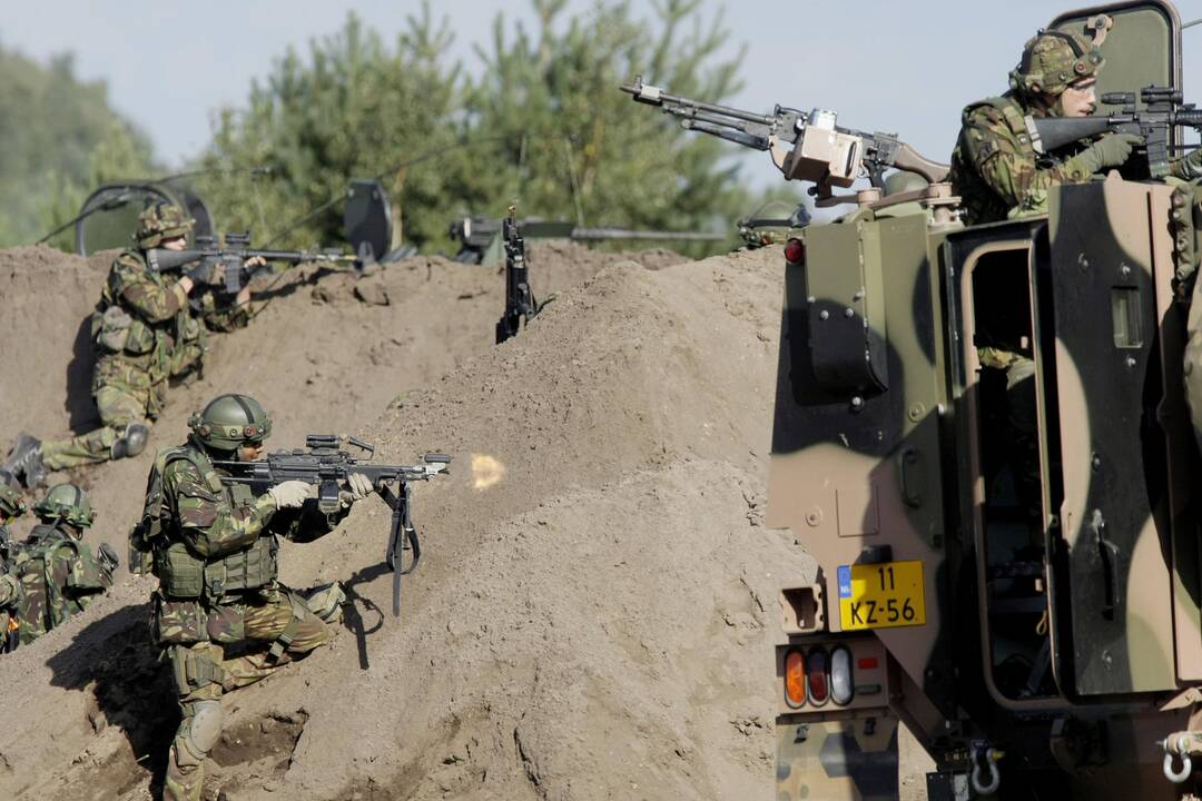 Afganų karys ėmė šaudyti į NATO partnerius