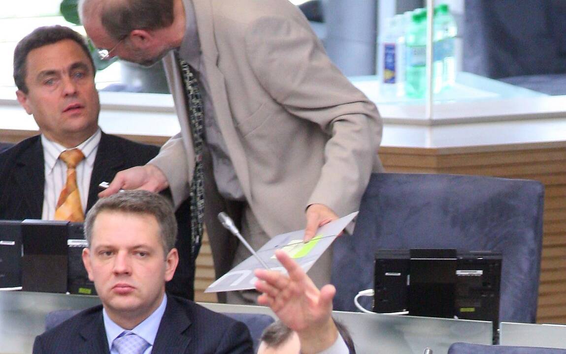 Cirkas Seime: susiginčijusius E. Masiulį ir P. Gražulį skyrė Seimo pirmininkė
