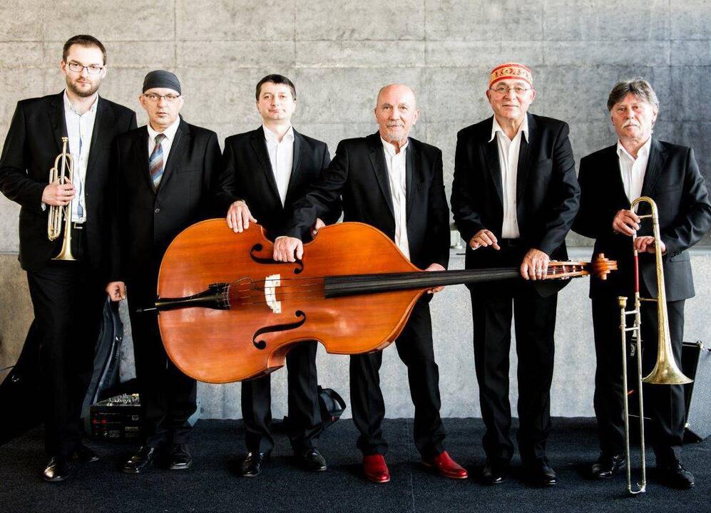 "Jazz Band Ball Orchestra"