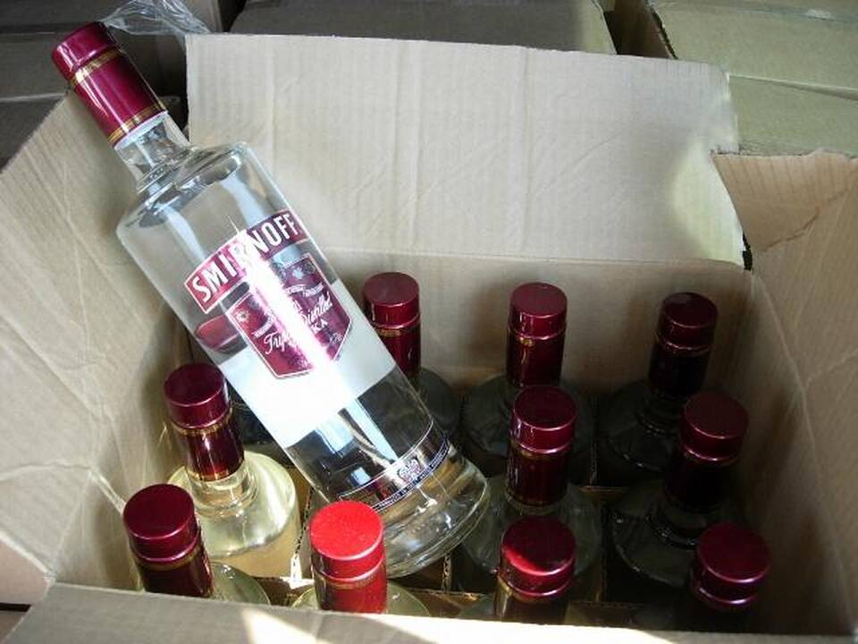 Muitininkų laimikis – 29 dėžės kontrabandinės degtinės
