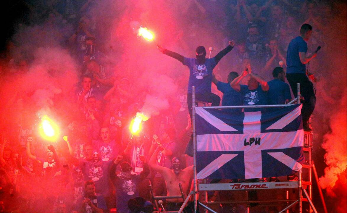 Lenkijoje per futbolo sirgalių riaušes žuvo vienas vyras, sužeista 14 policininkų