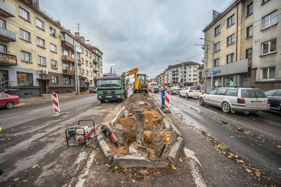Tvirtovės alėja paplatės iki keturių eismo juostų