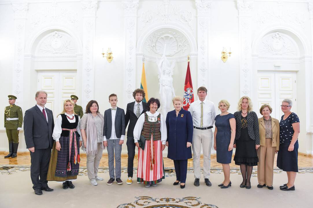 Prezidentūroje įteikti valstybės apdovanojimai