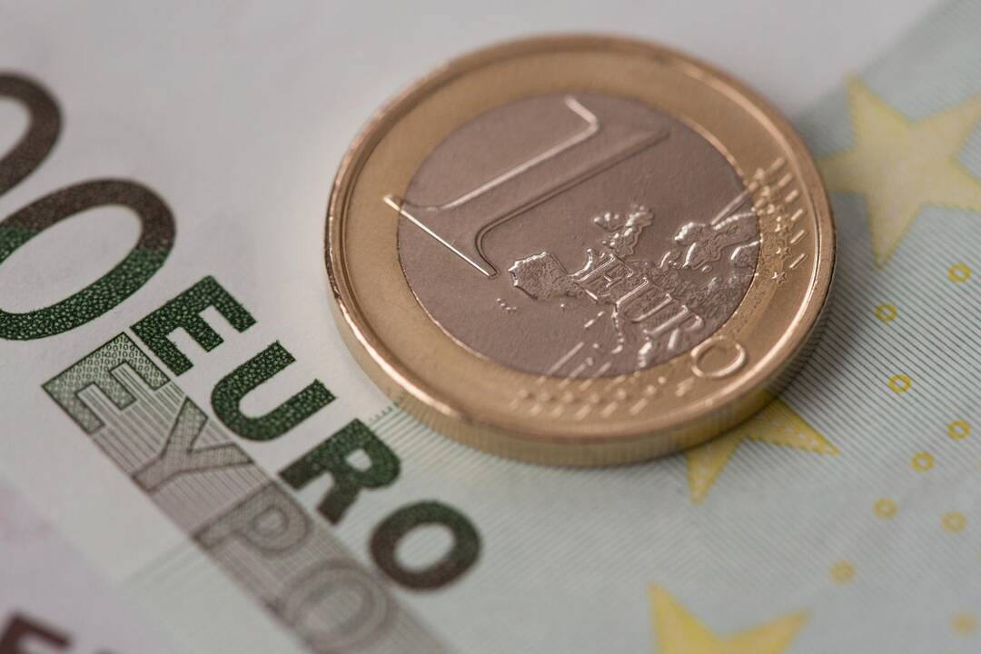 Įvedus eurą, galvą sukti tenka ir dėl kitokio valiutų kursų skelbimo