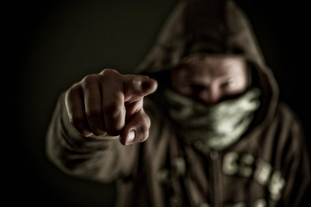 Kaune siautėjo plėšikai: bute grasino užmušti moterį, gatvėje užpuolė vyrą