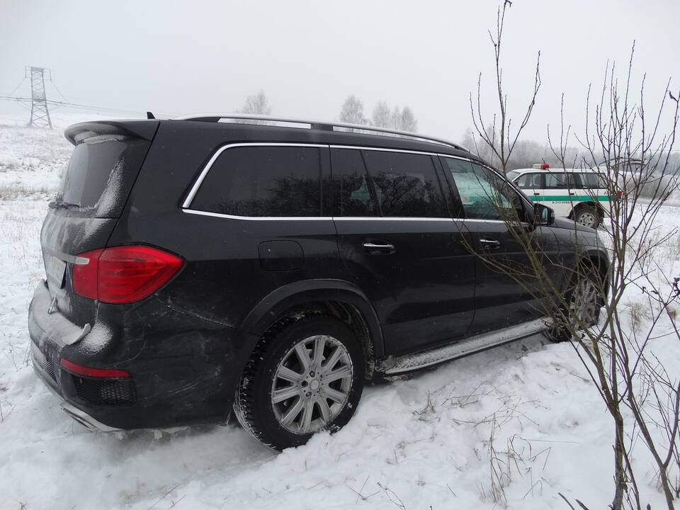 Gaudynės: automobilis partrenkė pareigūną ir nestojo net apšaudytas