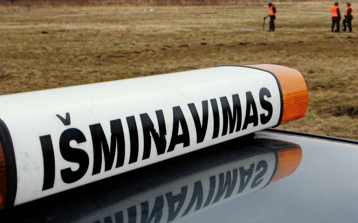 Kasė duobę mirusiajam – atkasė aviacinę bombą