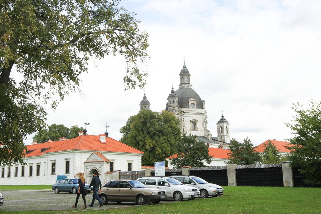 Vienuolyno pašonėje lėbautojai nepageidaujami