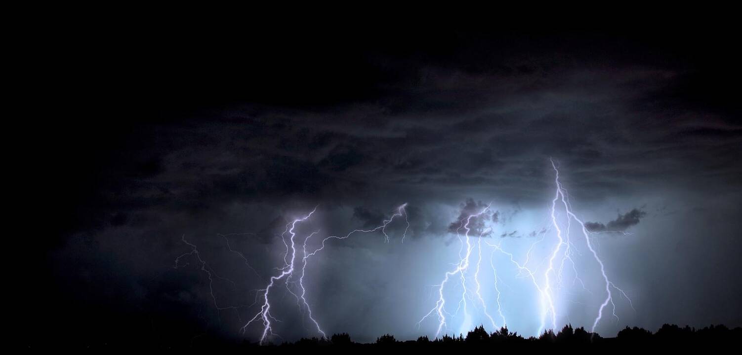 Žaibui nesvarbu, ar kalbi telefonu